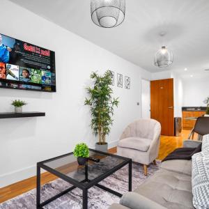 Stylish City Centre Apartment - Chinatown - Balcony - Secure Parking - Netflix 16ARC