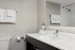 Holiday Inn Express Windsor Waterfront by IHG