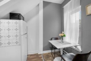 Modern 2BR 10 Mins to Metro