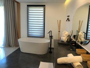 Villa Catherine Villa de luxe 7 suites avec piscine hammam cinema Golf Amelkis