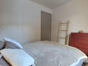 Charmant 2 Pièces Lumineux avec Balcon en Montagne - FR-1-592-91