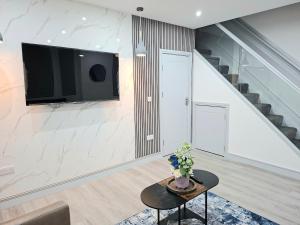 New & Lovely Spacious 2-Bedroom Villa
