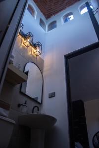 CASA BELA, Linda, Luminosa, Minimalista 7 PERSONAS 3 CUARTOS FREE Parking Night Terrace