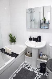 Centrally Located a Home from Home - Free Parking