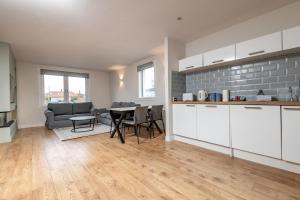 Admiralty Lane - No 4