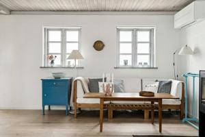 Home With Views And Walking Distance To Nature