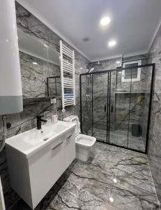 Deluxe Apartment In City Center