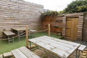 Bright North Bay Apartment Cricket Ground Views