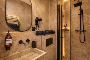 C3 Charming Getaway in 7th, Steps from Eiffel Tower