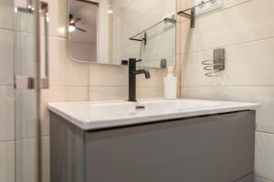 Minimalistic apartment in heart of Malaga REMS