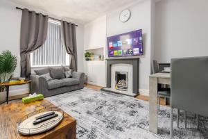 Cosy Brierfield house with fireplace and parking
