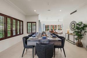 5 BR 4B Pool Yoga Near Turf Club and Hota