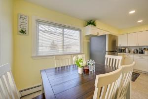 6 Mi to Lower Manhattan Apt with Shared Patio!