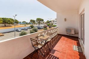 5-minute walk to Aveiros Beach