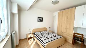 N219 - Numana, ampio bilocale in centro con posto auto