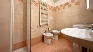 N219 - Numana, ampio bilocale in centro con posto auto