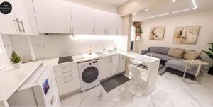 Coral Apartment with free private parking of stayinthess