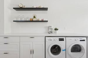 Bluebird House and Guest House with a Heated Pool