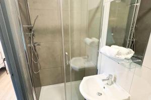 Only a 2-minute walk to Golders Green Station