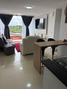 Balcon ideal para tomar cafe viendo el atardecer