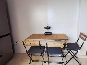 Confort luxueux moderne avec terrasse et vue