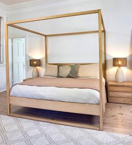 Luxury Victorian Villa with pool & gorgeous views