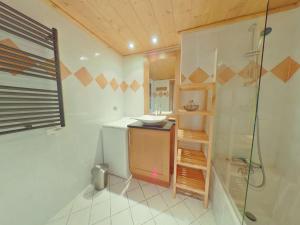 Duplex 4 pièces avec piscine intérieure, parking, 8 pers, proche Les Saisies - FR-1-594-303