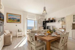 Attico Cerasella con incredibile vista mare in pieno centro e posto auto