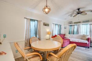 Snowbird Escape with Pools! 6 Mi to Dtwn Sarasota