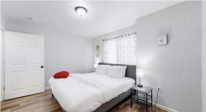 Great two bedroom spot near airport