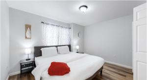 Great two bedroom spot near airport