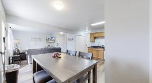 Great two bedroom spot near airport