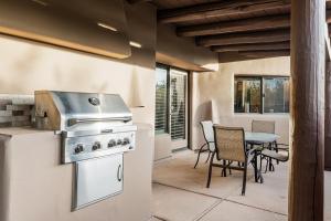 Santa Fe-Style Escape in The Boulders Pool Hot Tub Access Covered Patios Grill