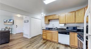 Great two bedroom spot near airport