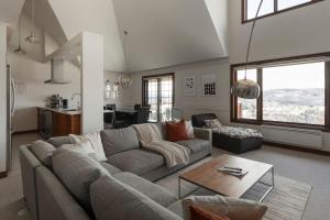 Lake view - Ski In-Out