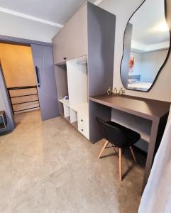 Duplex Moderno 2 Suites no Coração do Centro - Avenida Principal! Ar nas 02 Suítes! Comporta até 06 Pessoas