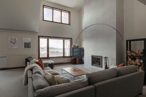 Lake view - Ski In-Out