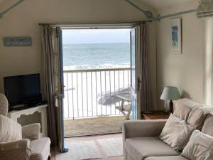 Praxis Trebarwith Strand