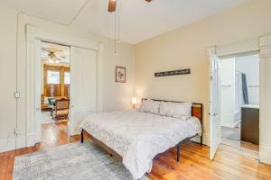 Walk to Medina Square, Historic 1880 Home