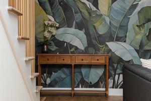 Stylish Getaway with Hot Tub-Near Downtown Indy-Family Friendly