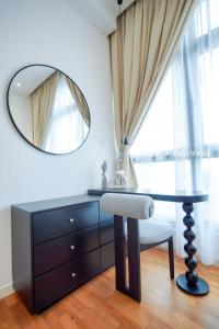 Paradigm 3BR Chic Designer byHS