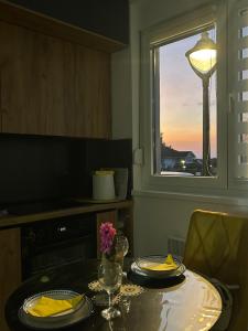 Ljubičica deluxe 2, sa dvorištem i parkingom