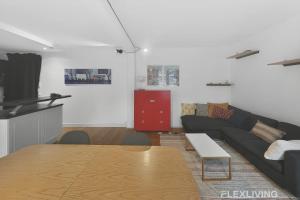 Spacious one-bedroom apartment just 1 minute walk from Montparnasse train