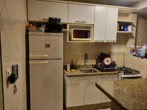 Apto 2Q p6 perto do Centro com Gatinho residente