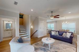 Pet Friendly Beach House Beach Nearby sleeps 10