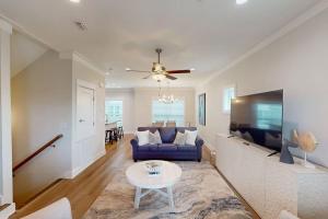 Pet Friendly Beach House Beach Nearby sleeps 10