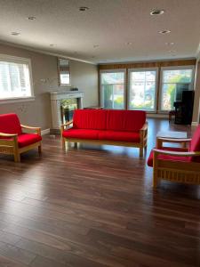 BRIGHT & MODERN QUEEN Room, in Golden Village Richmond