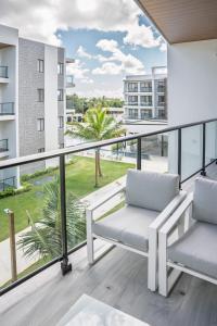 Chic Tropical Escape near Downtown