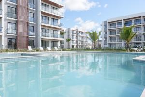 Chic Tropical Escape near Downtown