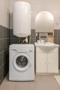 Le Petit Cocoon - Calme - Parking -Tram - Terrasse - Lyon - OL - Eurexpo